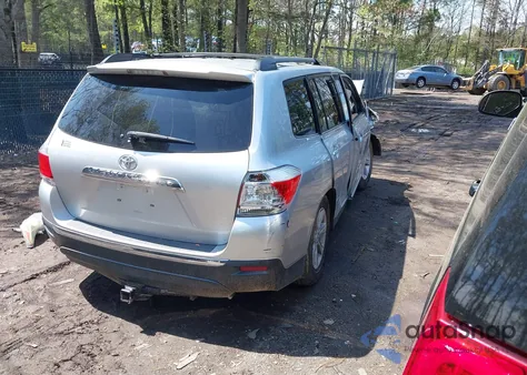 2013 Toyota Highlander Base Plus V6 из США, поврежденный, VIN 5TDZK3EH9DS101168